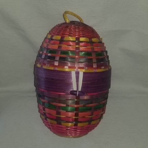 VGUC vtg egg shaped wicker basket - Picture 2 of 15